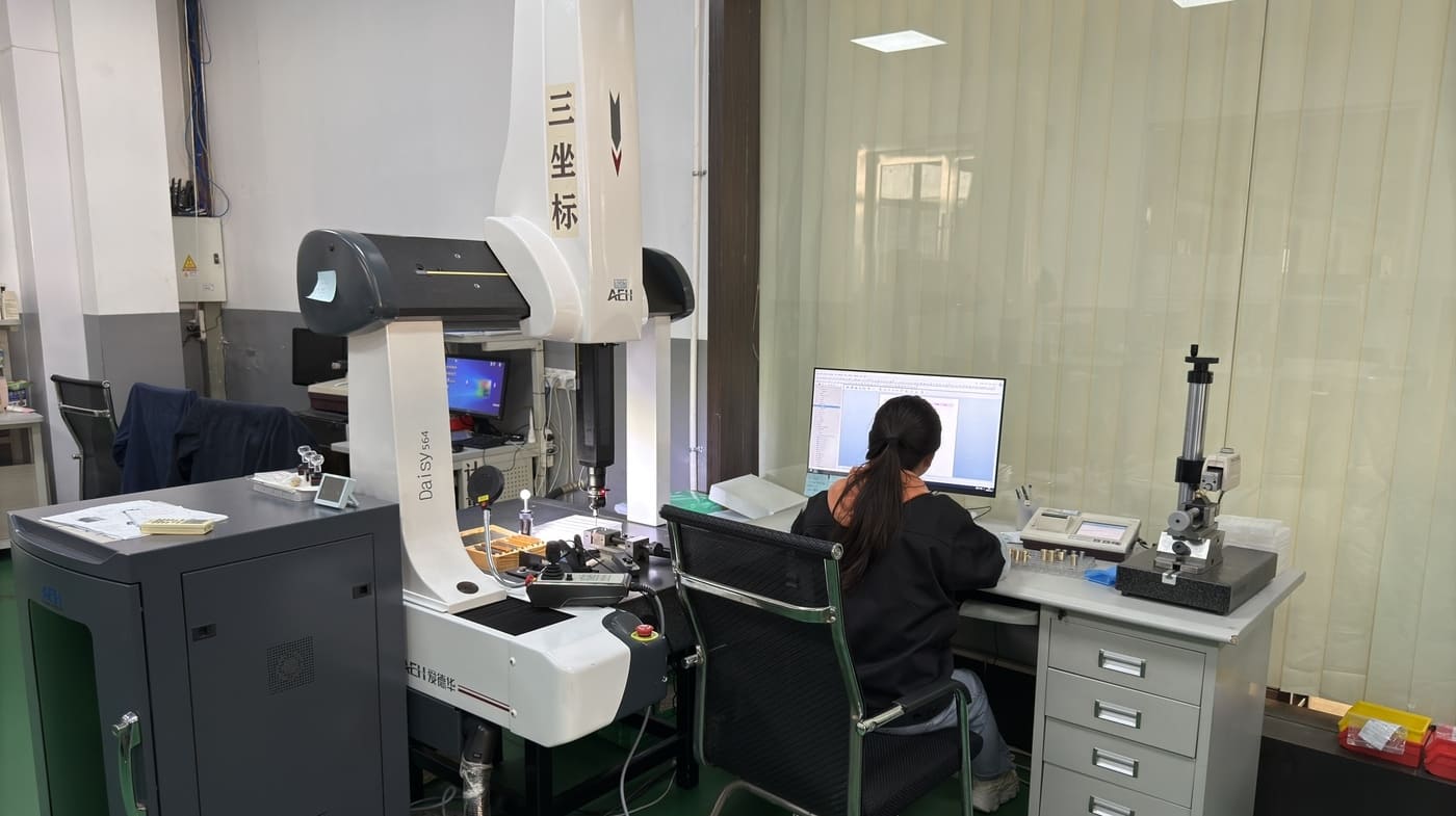 Three-coordinate measuring machine operation Three-coordinate measuring machine operation