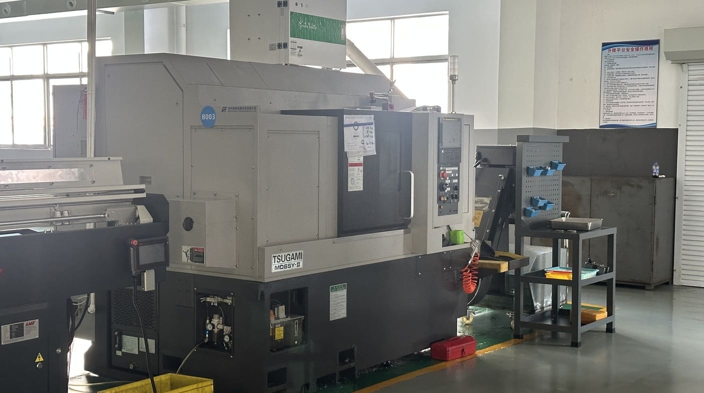 Officina di tornitura CNC NAITE TECH